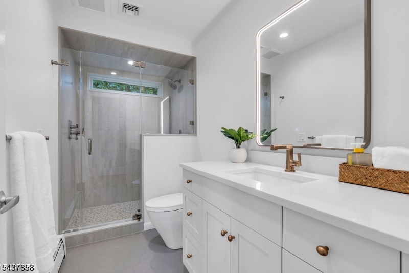 Pine Tree Point - Residential