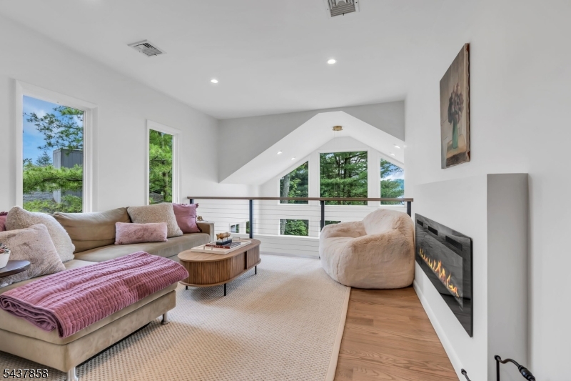 Pine Tree Point - Residential