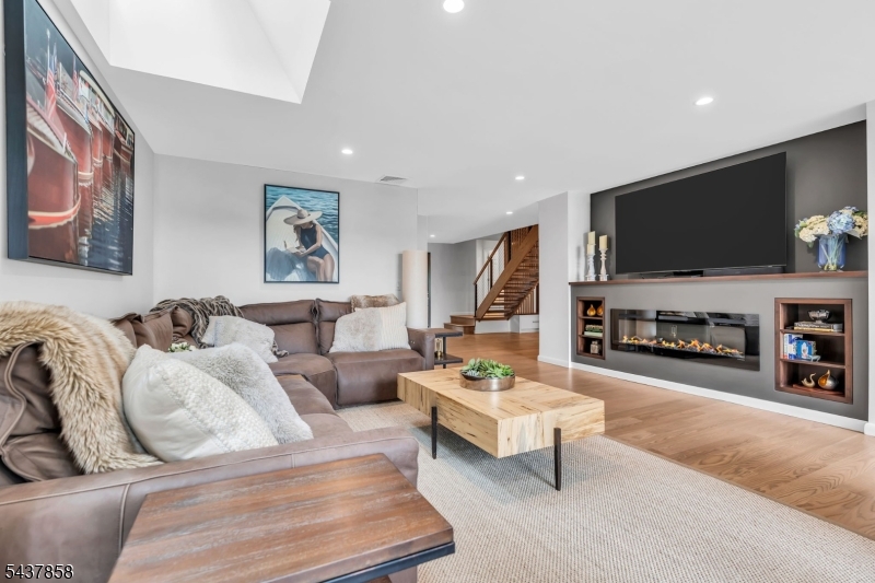 Pine Tree Point - Residential