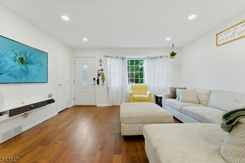 GREEN HILLS - Residential