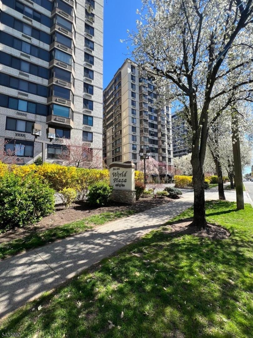 World Plaza - Residential Lease