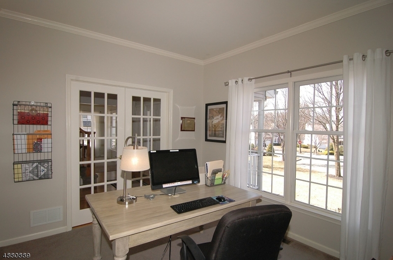 POETS PEAK - Residential