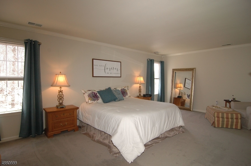POETS PEAK - Residential