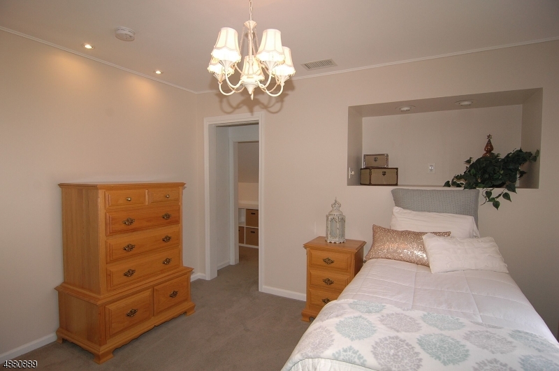 POETS PEAK - Residential