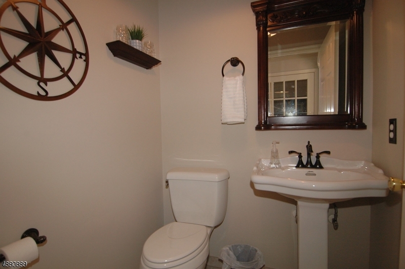 POETS PEAK - Residential