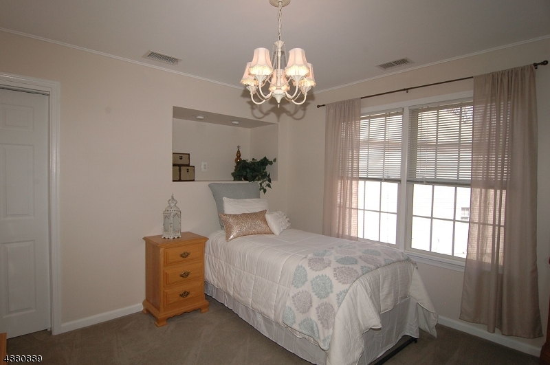 POETS PEAK - Residential