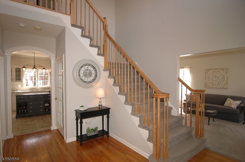 POETS PEAK - Residential