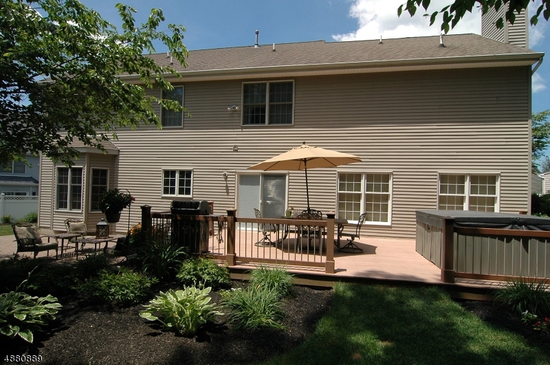 POETS PEAK - Residential