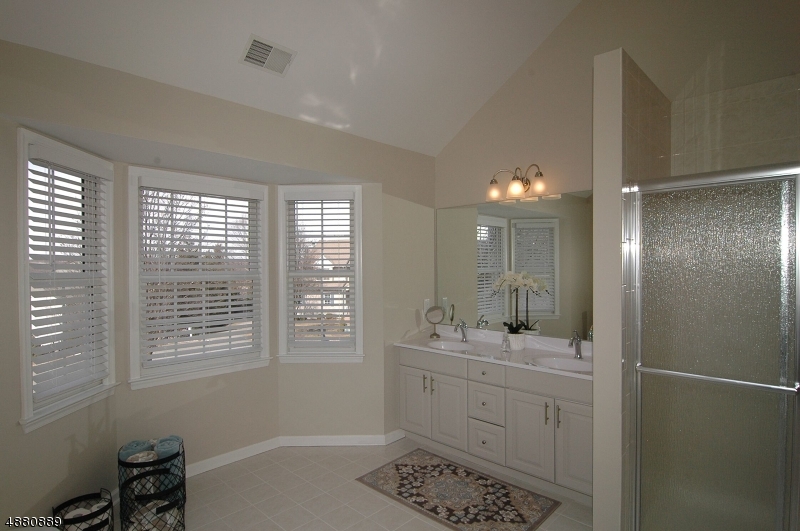 POETS PEAK - Residential