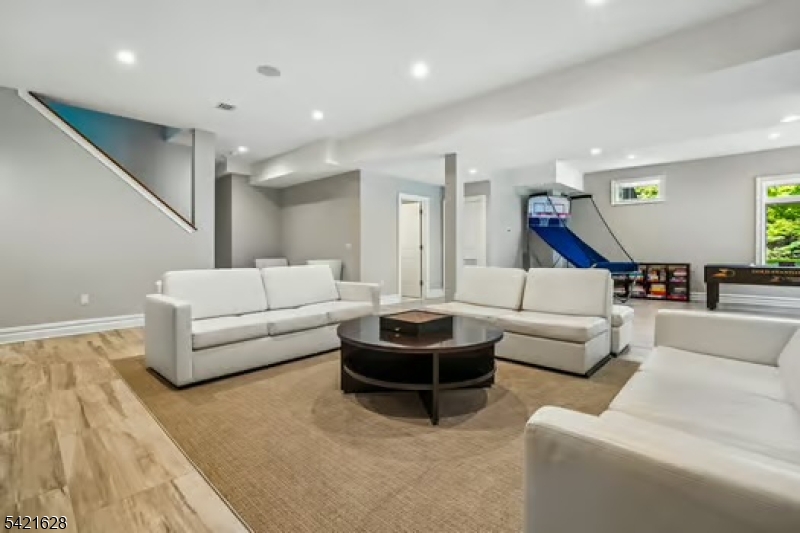 BEL AIR WOODS - Residential