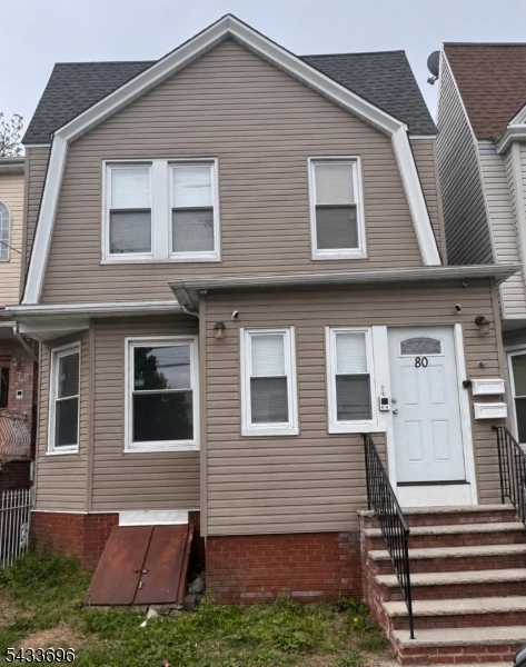 Renovated 3BR / 1BA first-floor apartment in Newark featuring spacious bedrooms, updated kitchen with eat-in area, family room, hardwood floors, backyard access, and new heating & cooling system. Bright and functional layout with good closet space and comfortable living areas.Pet friendly, Section 8 welcome. Conveniently located near Newark Airport, shopping centers, restaurants, schools, major highways, and public transportation with easy access to NYC commuting.Available immediately.