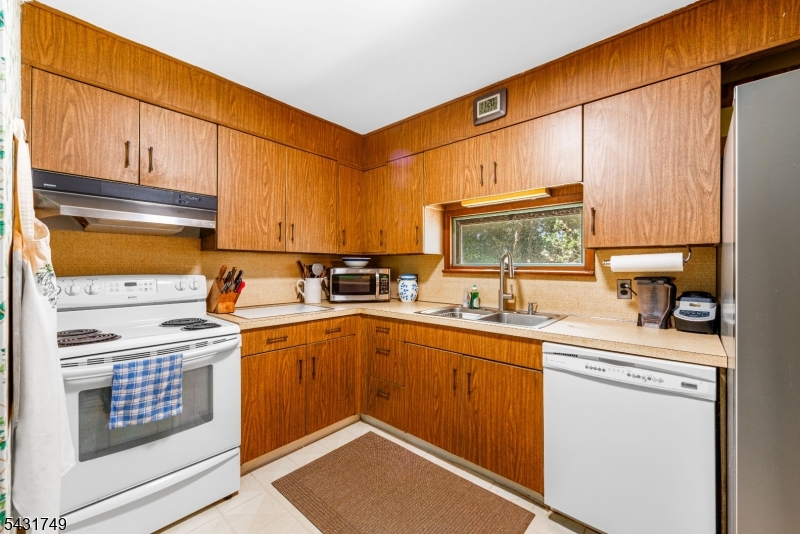 Mountain Way, Hills - Residential