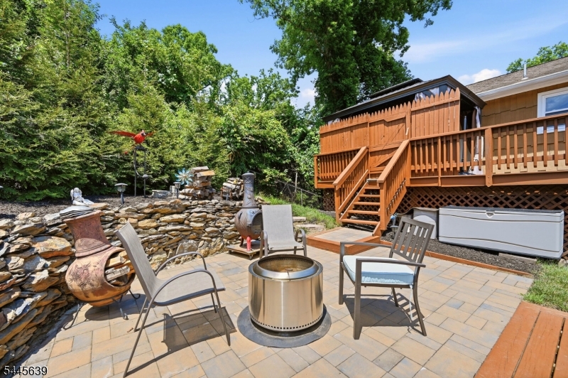 LAKE SWANNONOA - Residential