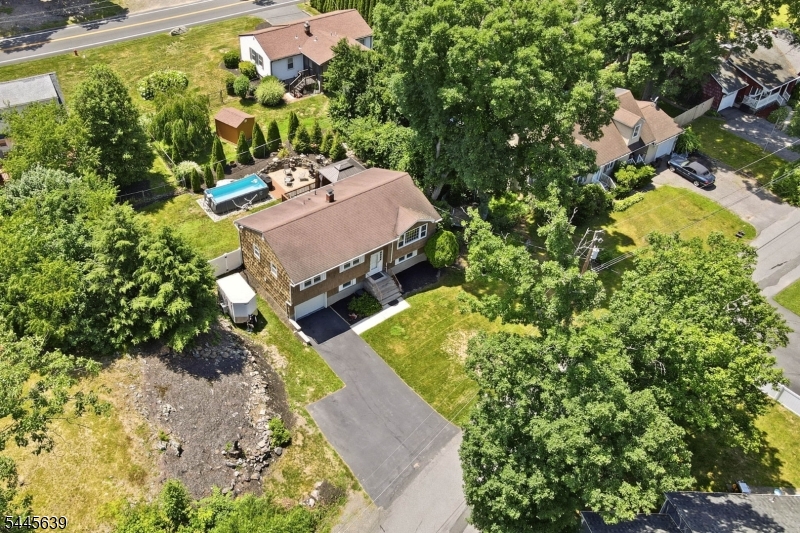 LAKE SWANNONOA - Residential