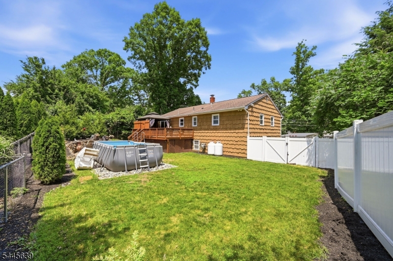 LAKE SWANNONOA - Residential