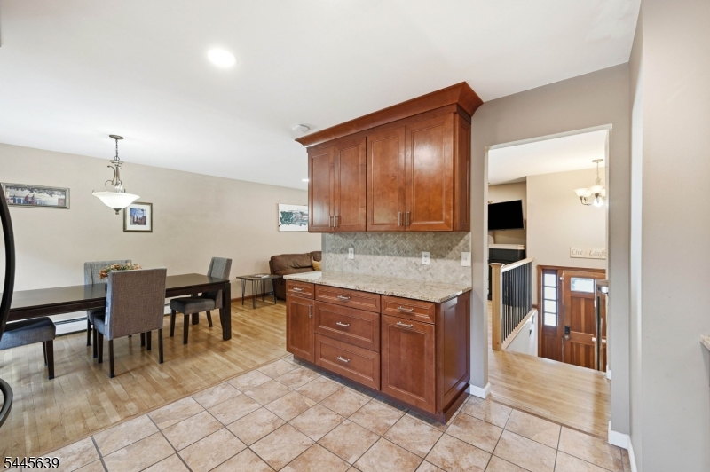 LAKE SWANNONOA - Residential