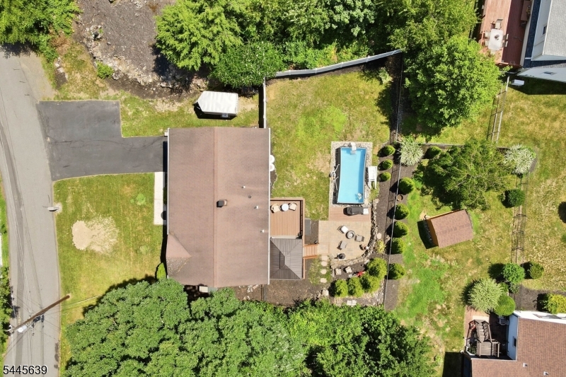 LAKE SWANNONOA - Residential