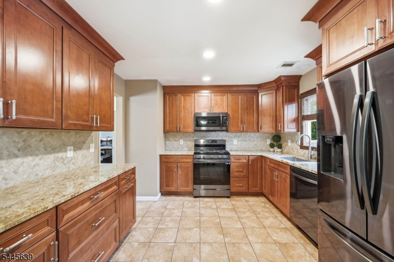 LAKE SWANNONOA - Residential