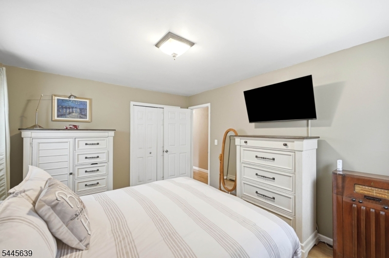 LAKE SWANNONOA - Residential