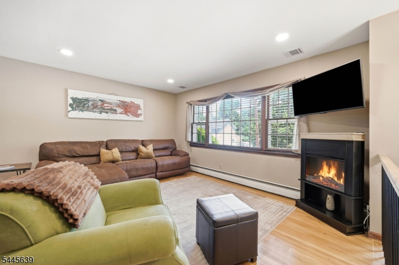 LAKE SWANNONOA - Residential