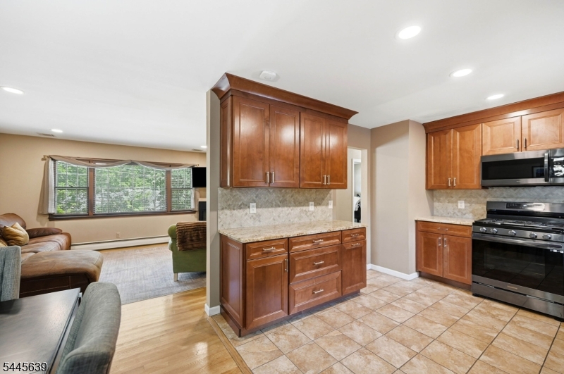 LAKE SWANNONOA - Residential