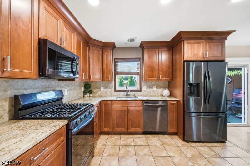LAKE SWANNONOA - Residential