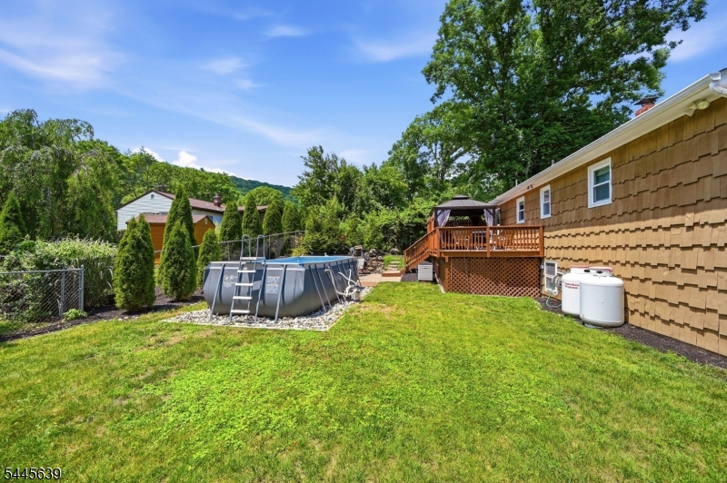 LAKE SWANNONOA - Residential
