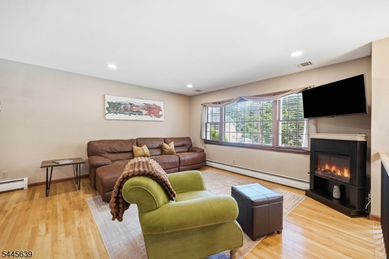 LAKE SWANNONOA - Residential