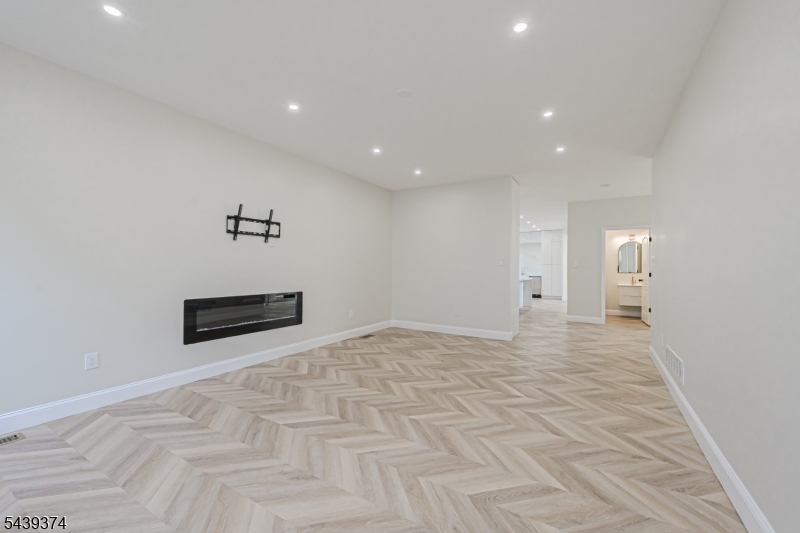 CHANCELLOR PARK - Residential