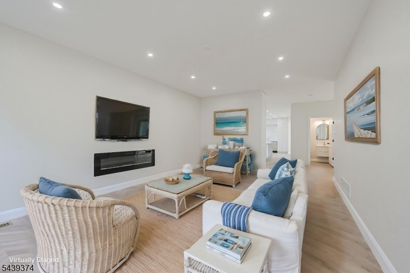 CHANCELLOR PARK - Residential