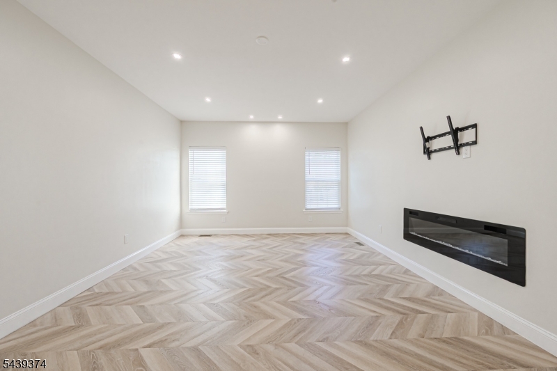 CHANCELLOR PARK - Residential