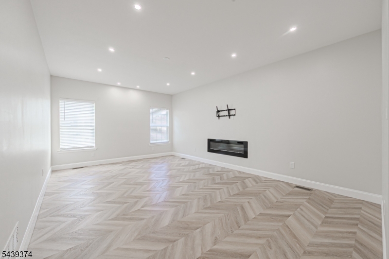 CHANCELLOR PARK - Residential