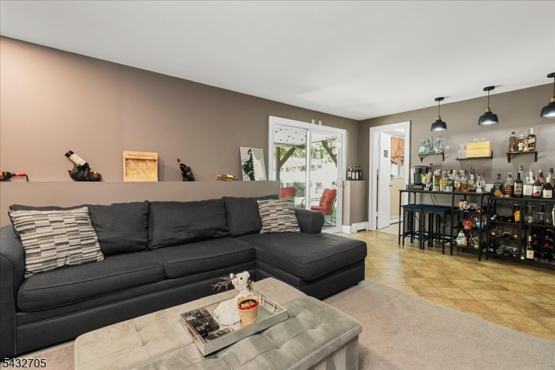 LOUNSBERRY HOLLOW - Residential