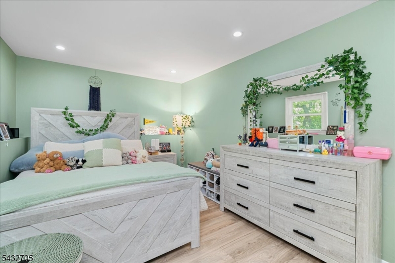 LOUNSBERRY HOLLOW - Residential