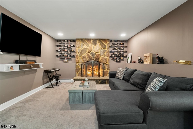 LOUNSBERRY HOLLOW - Residential
