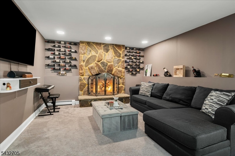 LOUNSBERRY HOLLOW - Residential