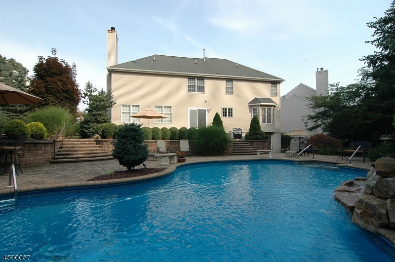 POETS PEAK - Residential