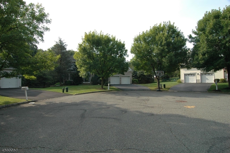 POETS PEAK - Residential