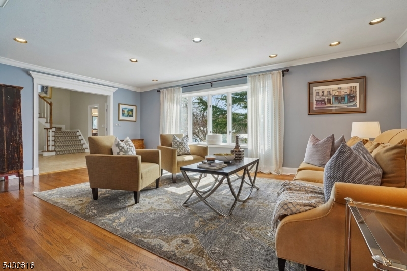 RIKER HILL - Residential