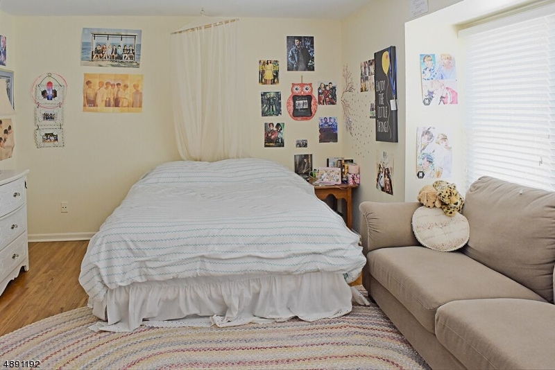 Knollcrest - Residential