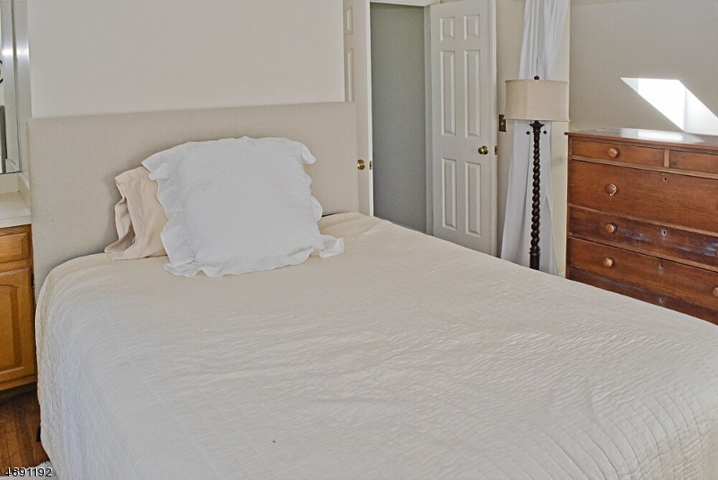 Knollcrest - Residential