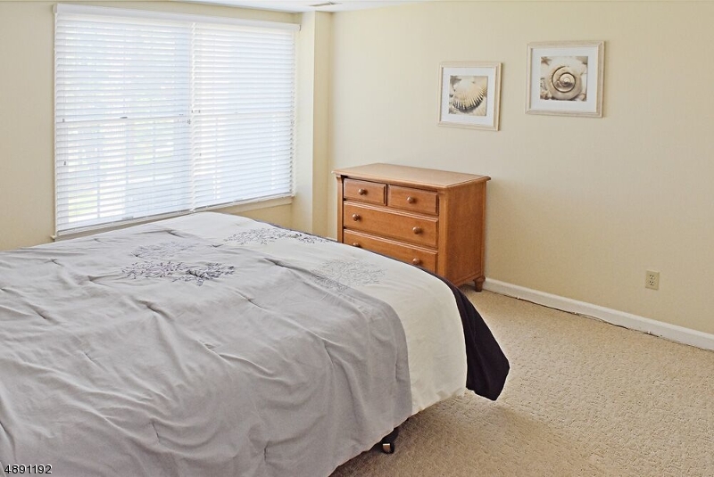 Knollcrest - Residential