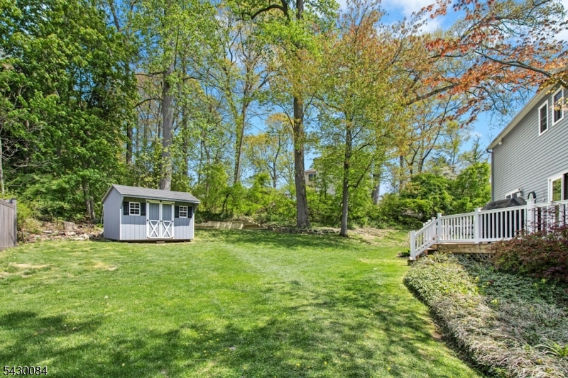 Woods of Mountainside - Residential