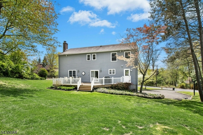 Woods of Mountainside - Residential
