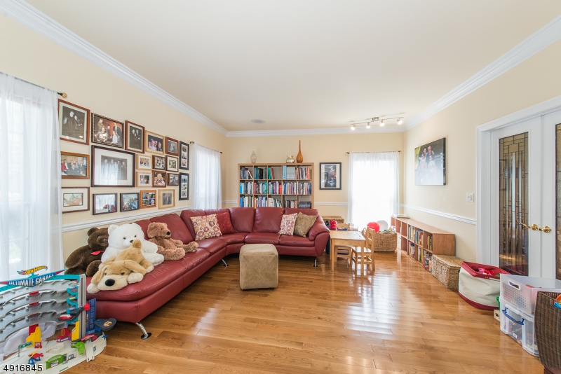 Paramount Estates - Residential