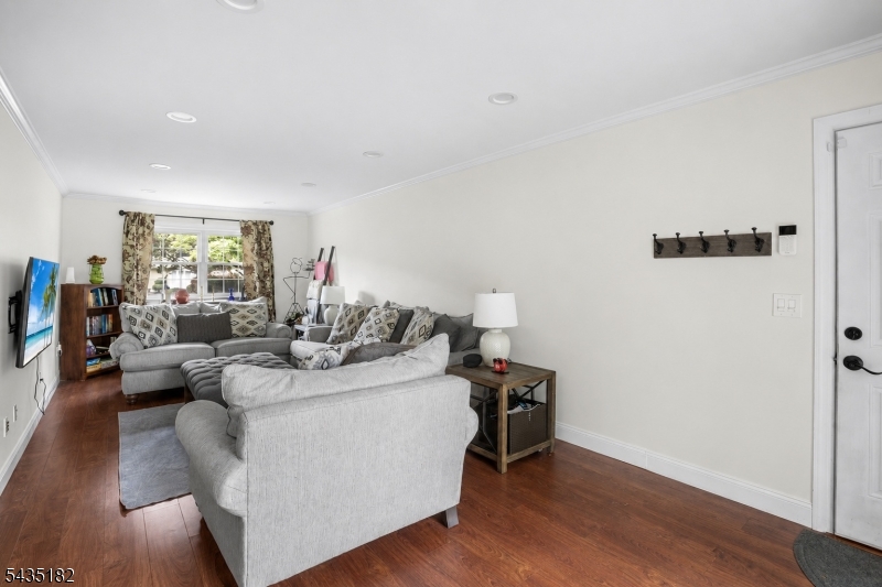 Ironia - Residential