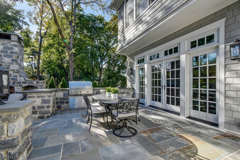 ROLLING HILL SECTION - Residential
