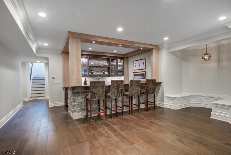 ROLLING HILL SECTION - Residential