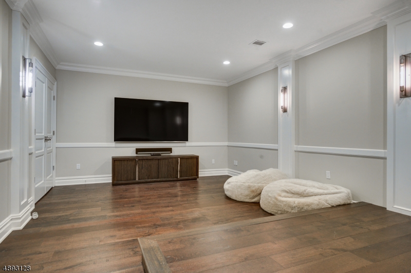 ROLLING HILL SECTION - Residential