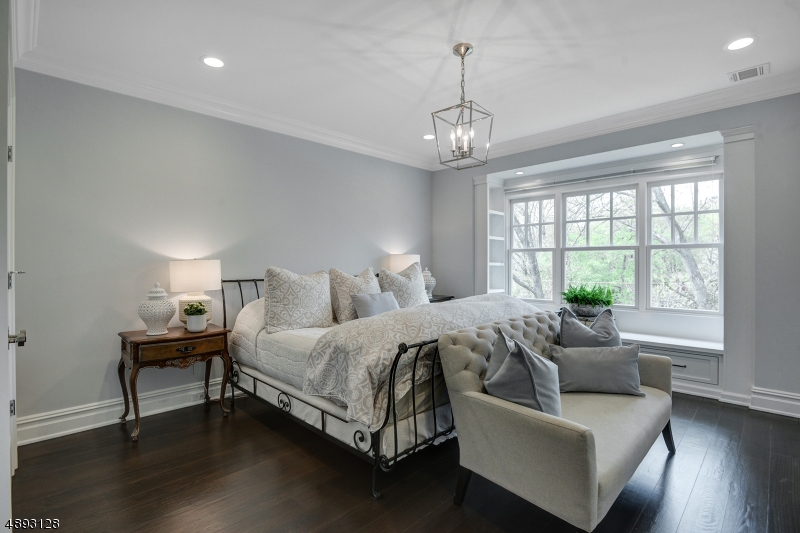 ROLLING HILL SECTION - Residential